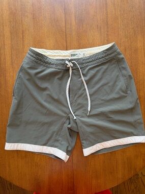 Huckberry Wellen Olive Green/Gray Shorts with White Accent